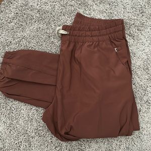 Vuori Joggers - discontinued style - size Sm